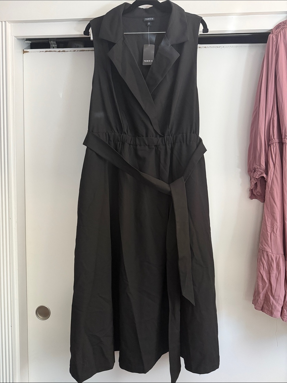 torrid Black Sleeveless Midi Dress with collar and Self-Tie Belt